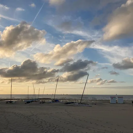 Authentieke Loft Herenhuis Apartment Ostend